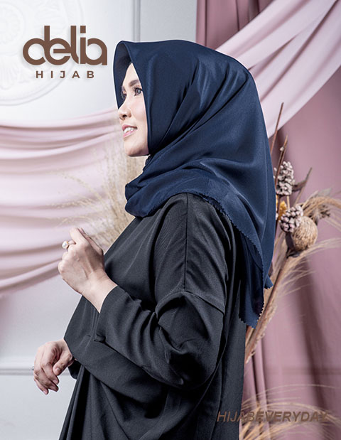 Jilbab Segi Empat Polos - Deskha Afrida - Delia Hijab